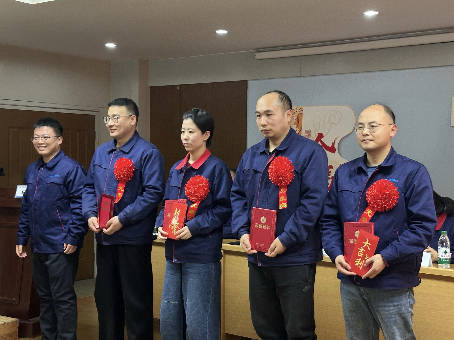 颁奖杜徐惠吴.jpg